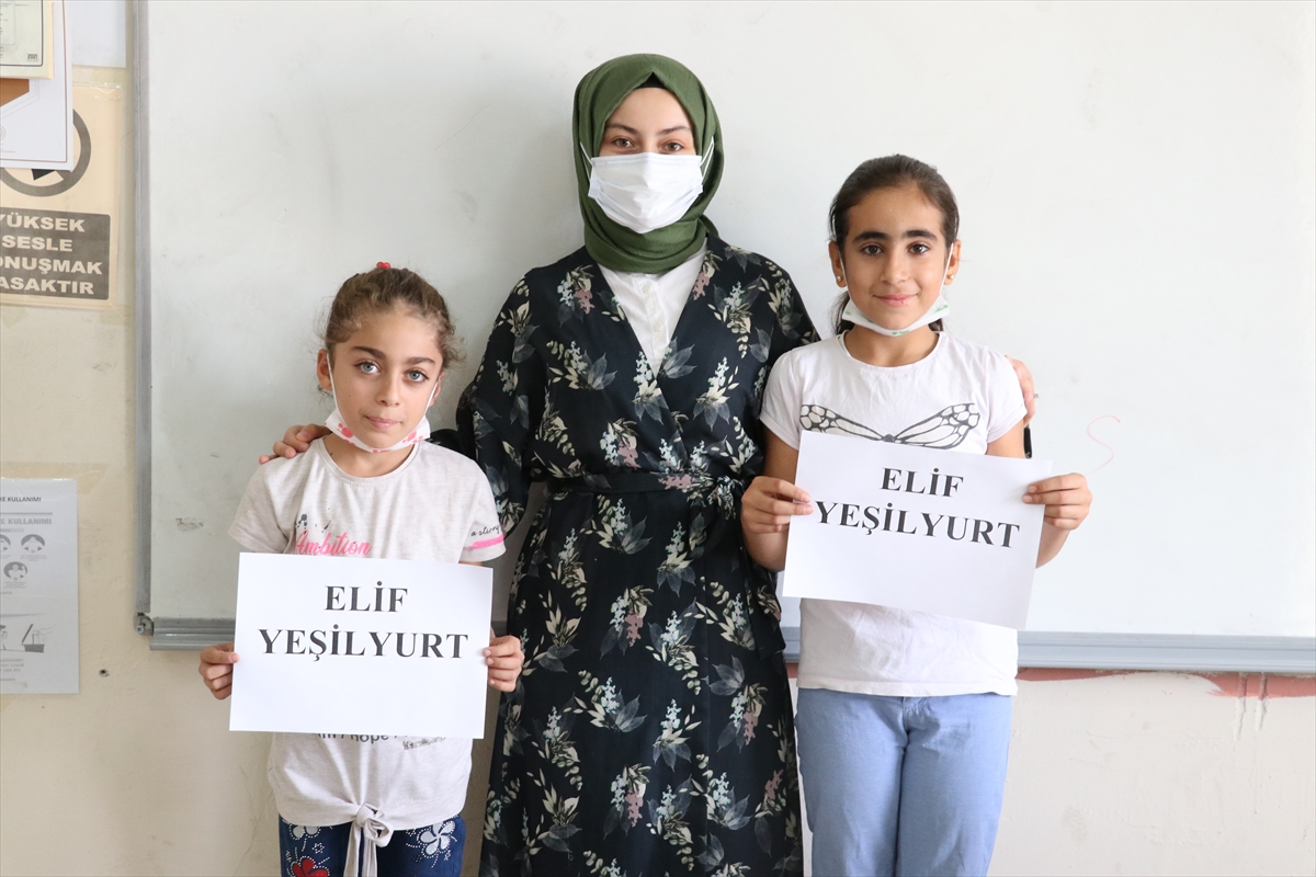 Adı ve soyadı aynı &ouml;ğrencileri ayırt etmek i&ccedil;in &ccedil;areyi "sıfat"larda buldular