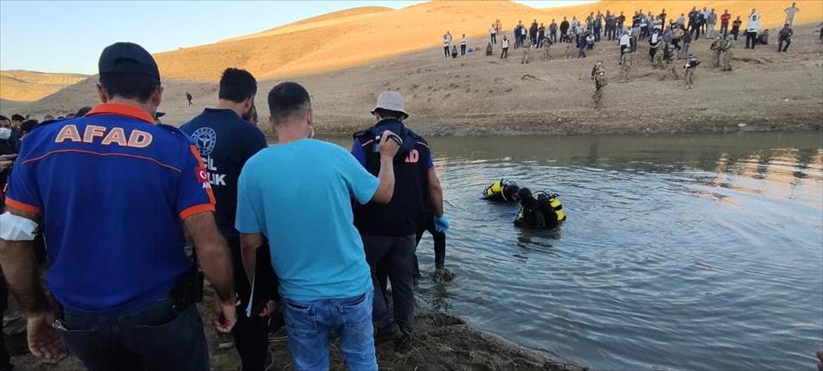 Baraj g&ouml;l&uuml;ne giren 2 kişi boğuldu