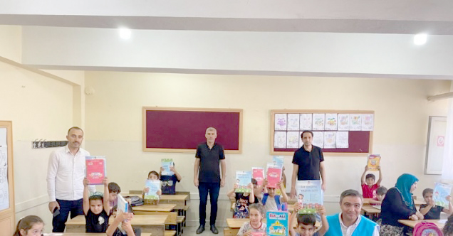 2 bin 500 &ouml;ğrenciye eğitim seti dağıtıldı