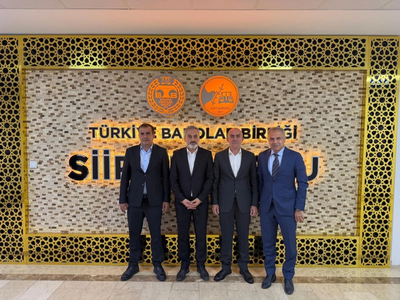 AK Parti heyetinden Siirt Barosu&rsquo;na hayırlı olsun ziyareti