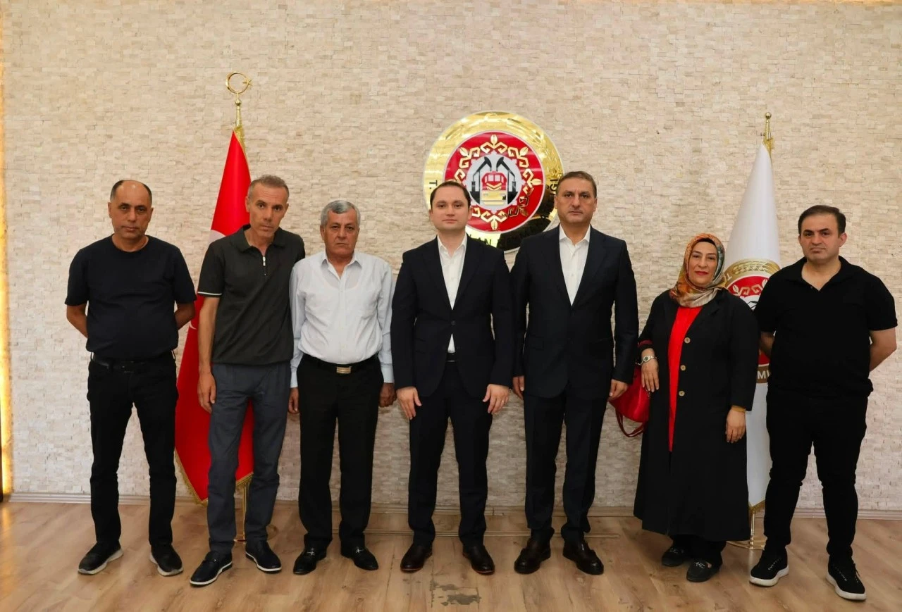 AK Parti Kurtalan İl&ccedil;e Teşkilatından Kaymakam Salih Başara'ya Hayırlı Olsun Ziyareti
