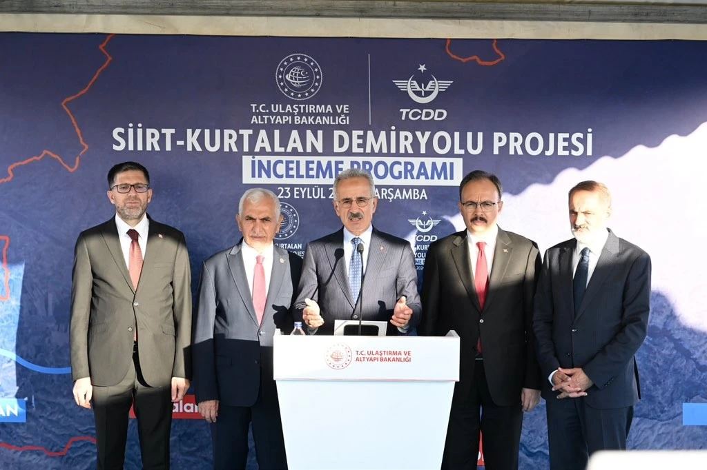 Bakan Uraloğlu Siirt-Kurtalan Demir Yolu&rsquo;nda son durumu a&ccedil;ıkladı