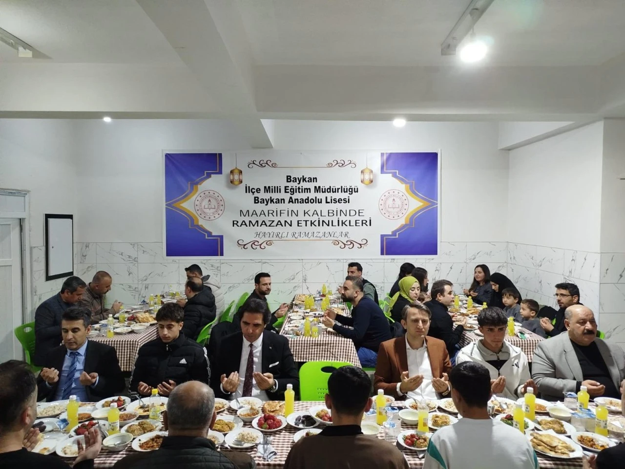 Baykan Kaymakamı &Ouml;ğrencilerle İftar Sofrasında Buluştu