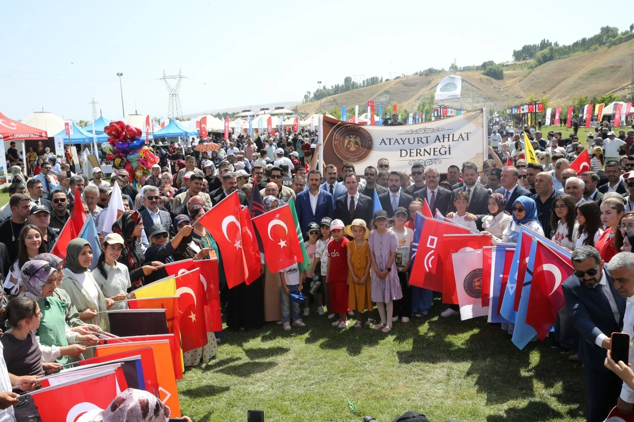 Bitlis'in Ahlat il&ccedil;esinde Malazgirt Zaferi'nin 955. yıl d&ouml;n&uuml;m&uuml; etkinlikleri başladı