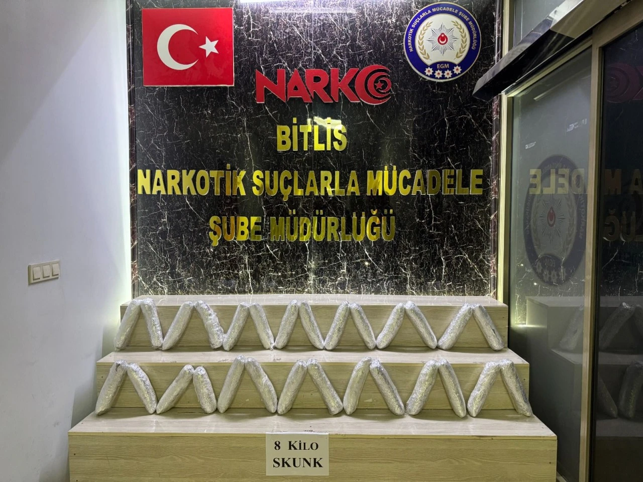 Bitlis'te iki ara&ccedil;ta 17 kilo 500 gram uyuşturucu ele ge&ccedil;irildi