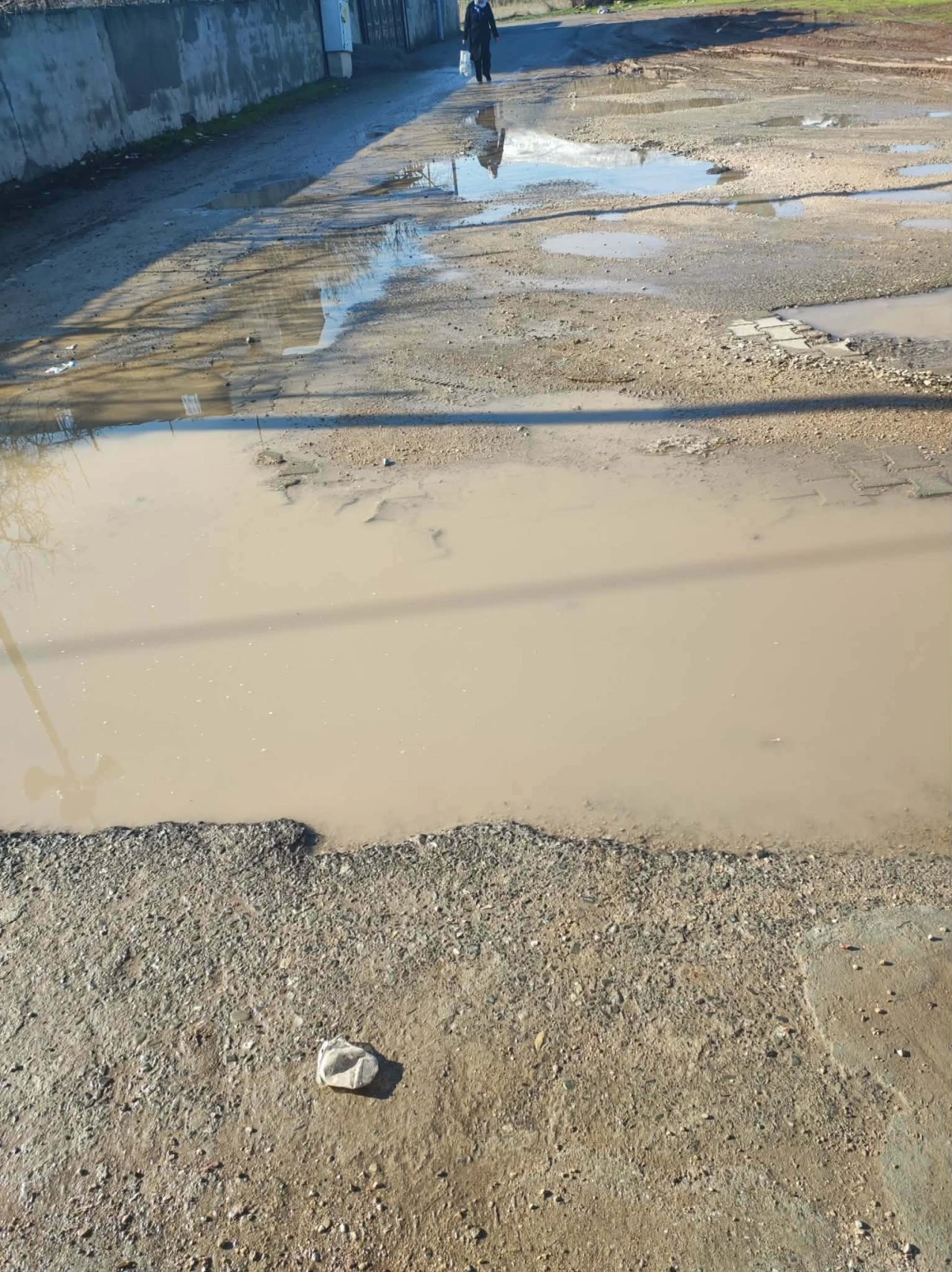 Derin &Ccedil;ukurlar Oluşan Sokakta Onarım Talebi