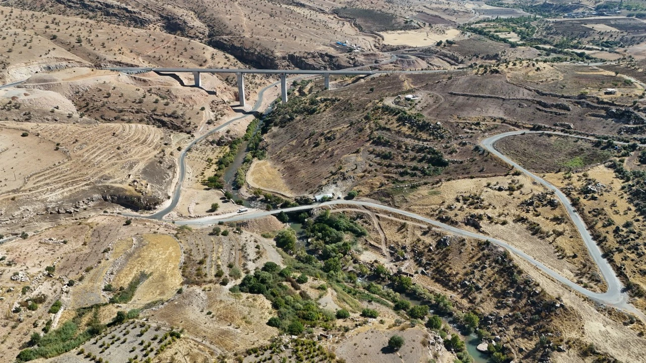 Zarova Köprüsü ile 4 yıldır Siirt Şırnak arasındaki ulaşım güvenle sağlanıyor
