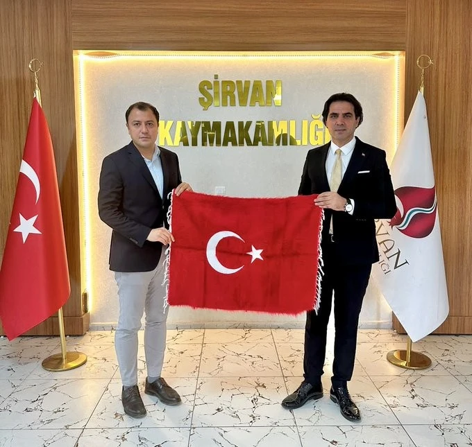 Siirt İl Mill&icirc; Eğitim M&uuml;d&uuml;r&uuml; İlhan Saz'dan Şirvan Kaymakamı Ertuğrul Bayram'a hayırlı olsun ziyareti