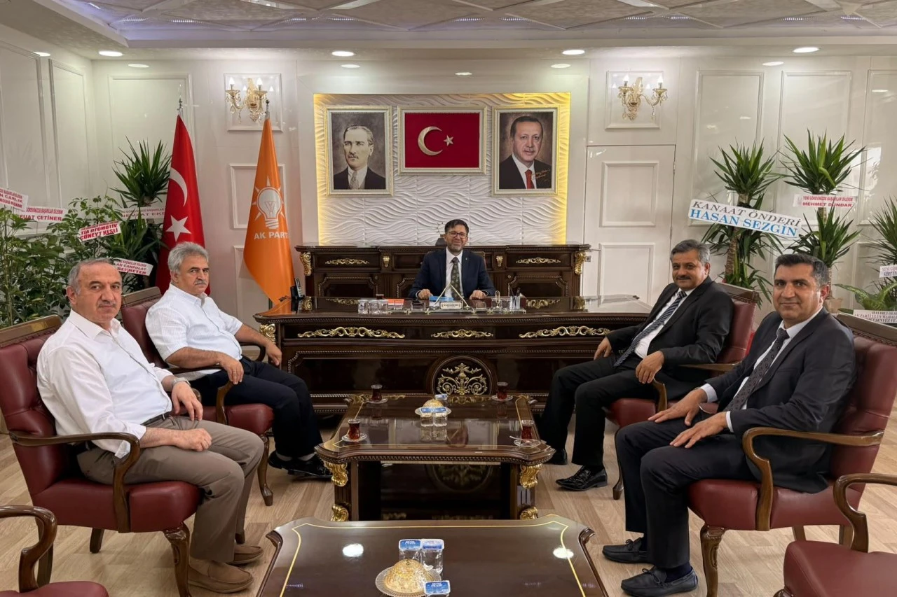 Siirt &Uuml;niversitesi Rekt&ouml;r&uuml;nden&nbsp; İl Başkanına Hayırlı Olsun Ziyareti