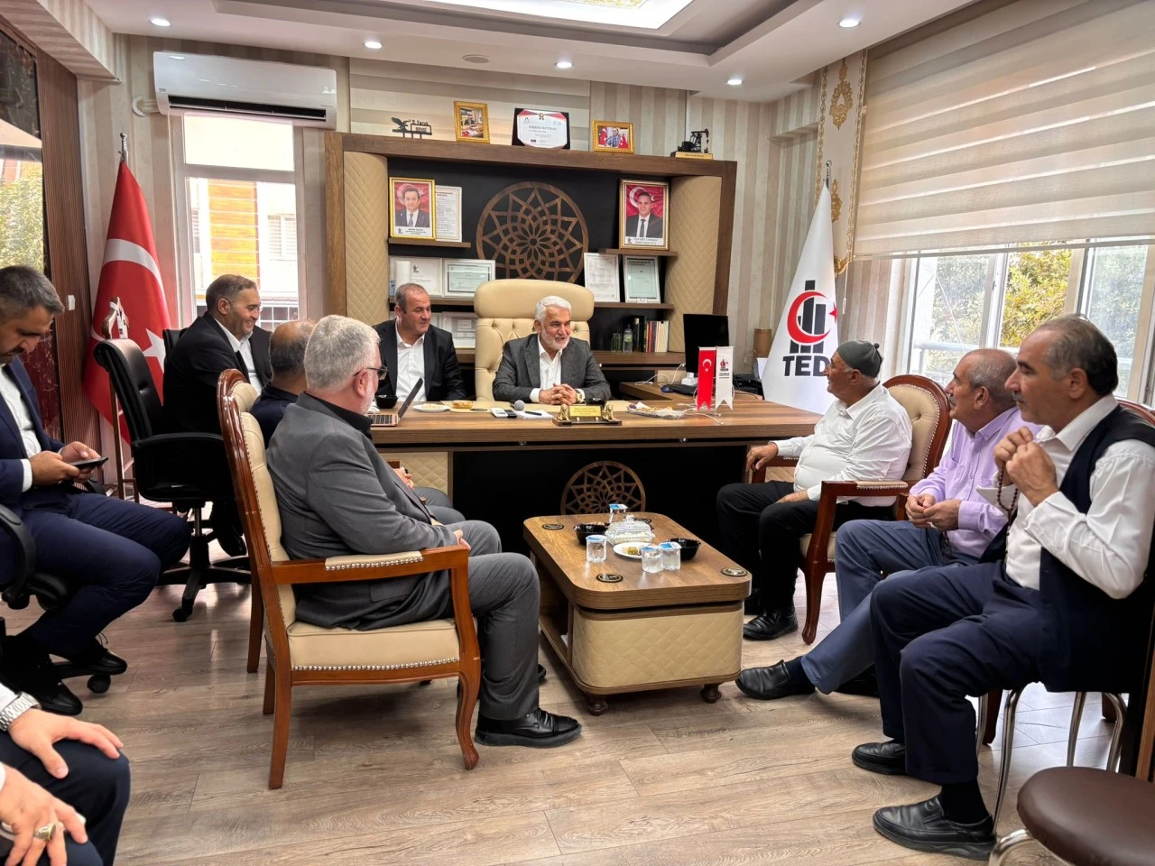 H&Uuml;DA PAR Genel Başkanı Yapıcıoğlu,&nbsp;Siirt'te ziyaretlerde bulundu