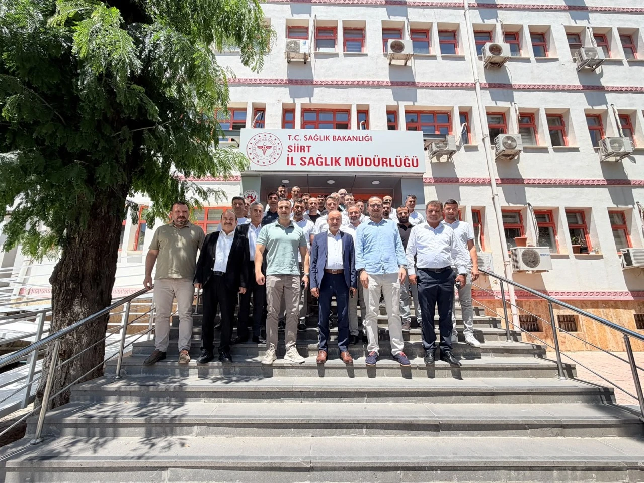 HAK-İŞ Heyeti Siirt'te Sağlık ve Sosyal Hizmetler Y&ouml;neticileriyle G&ouml;r&uuml;şt&uuml;