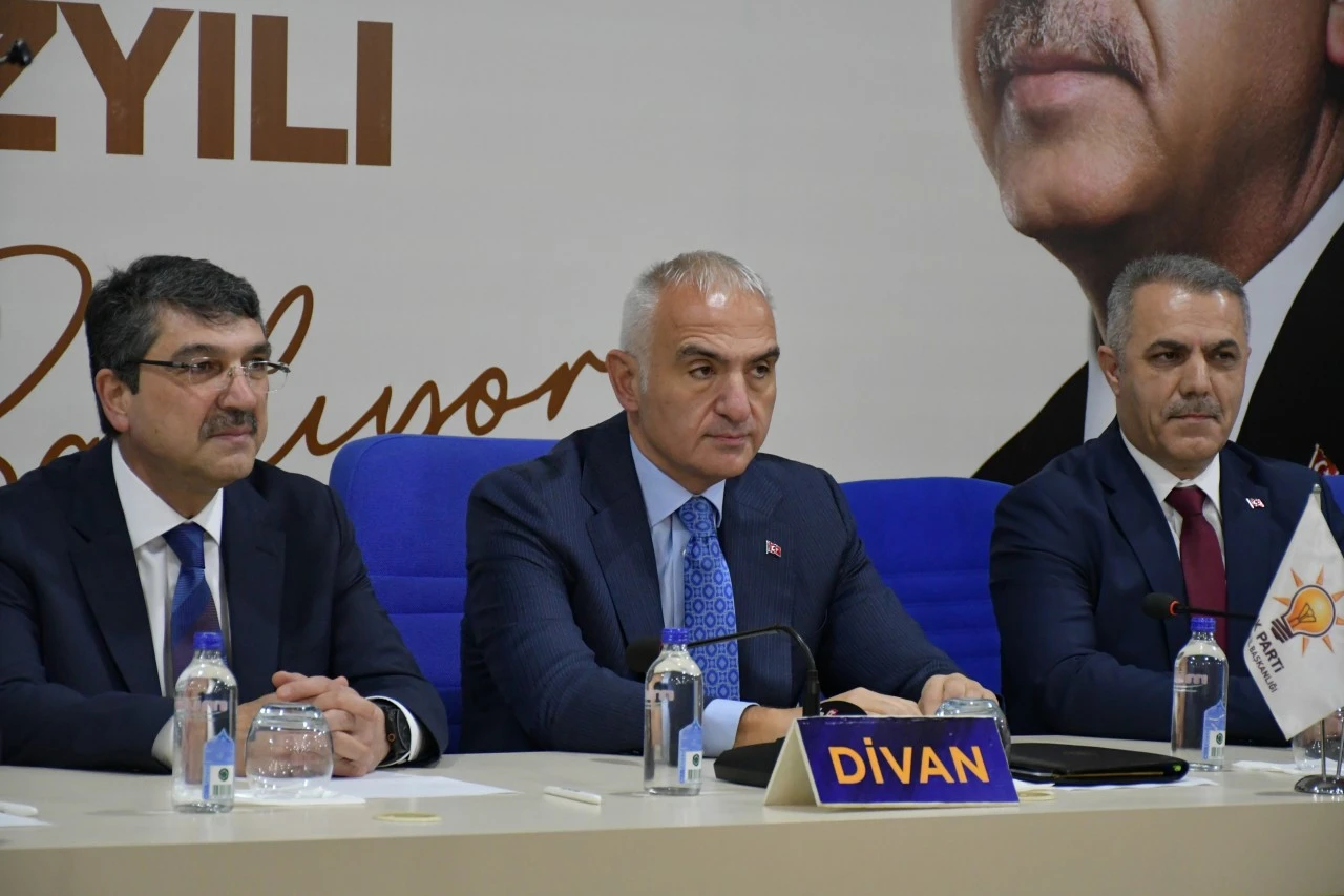 K&uuml;lt&uuml;r ve Turizm Bakanı Ersoy Batman'da "AK Parti İl Danışma Toplantısı"nda konuştu