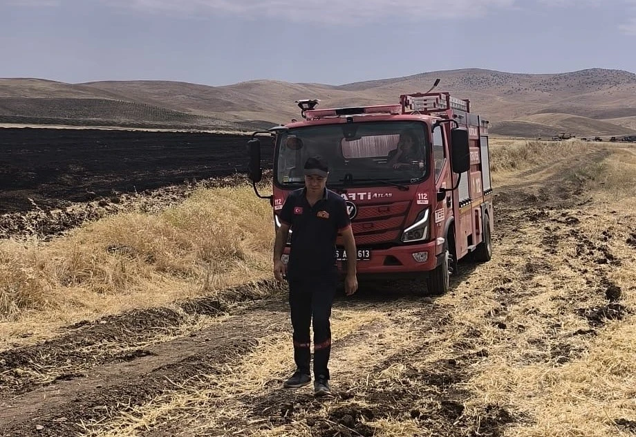 Kurtalan'da anız yangını korkuttu! 