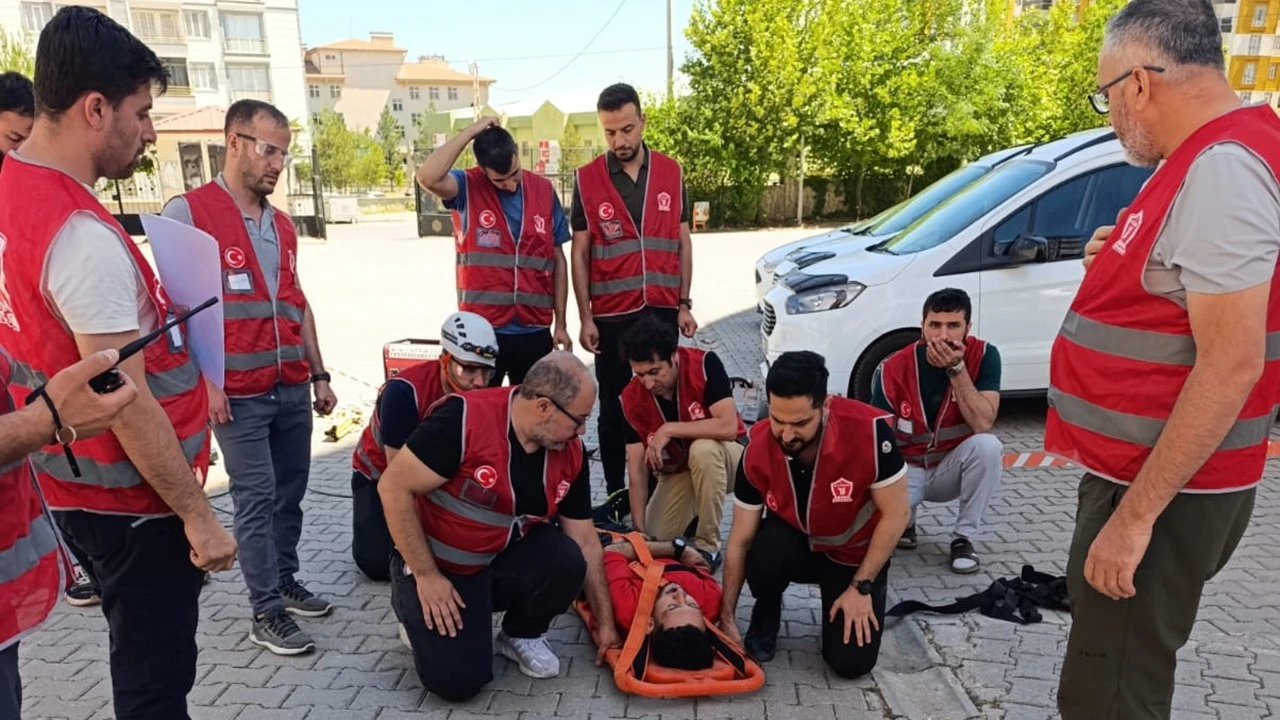 Kurtalan'da Arama Kurtarma G&ouml;n&uuml;ll&uuml;lerine Eğitim