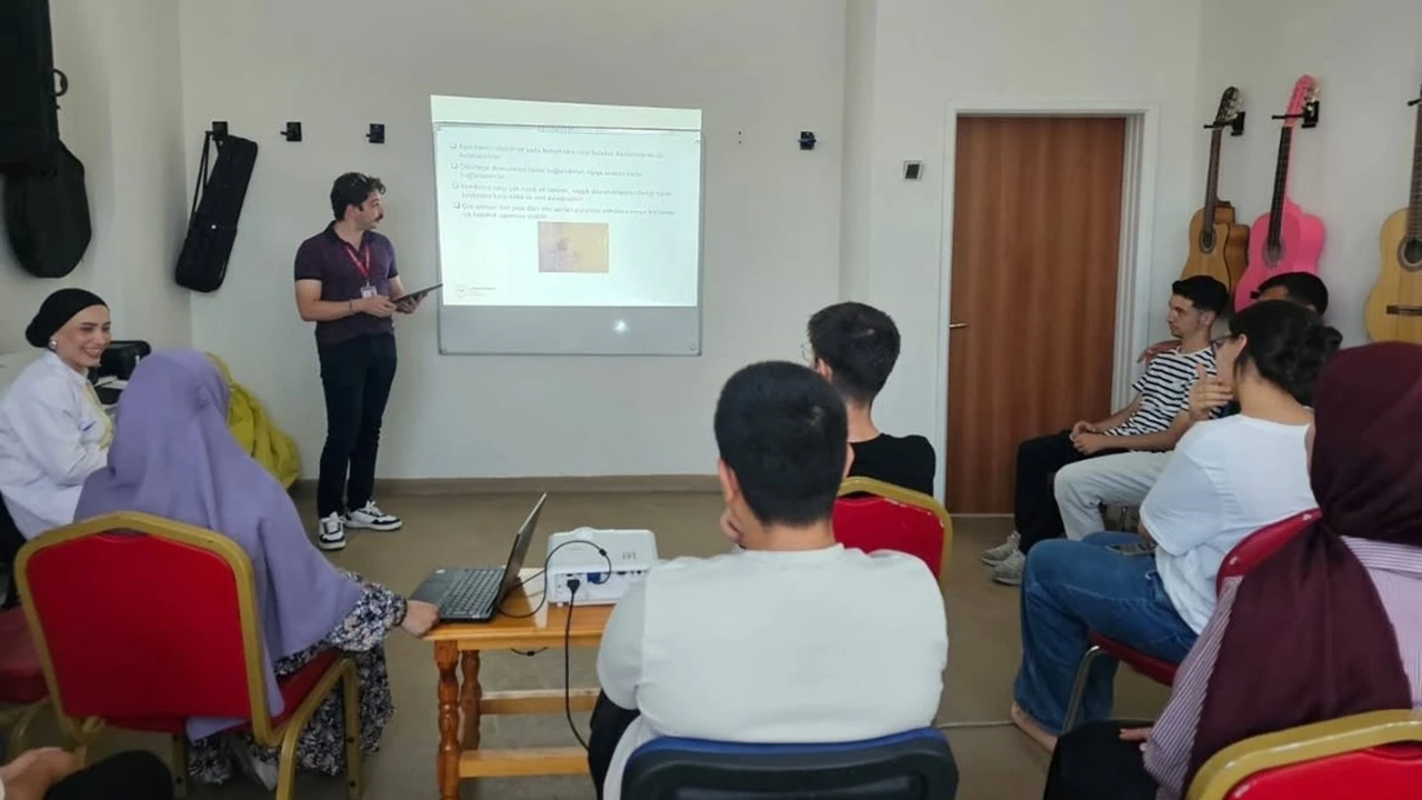 Kurtalan&rsquo;da Gen&ccedil;lere Sağlıklı Yaşam Eğitimi Verildi