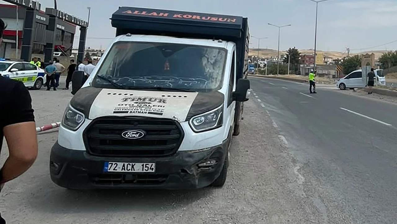 Kurtalan'da Kamyonet ile Hafif Ticari Ara&ccedil; &Ccedil;arpıştı