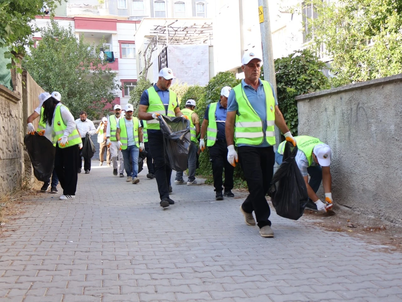 Kurtalan&rsquo;da &ldquo;Kolektif Emekle Temiz Kentler&rdquo; kampanyası s&uuml;r&uuml;yor