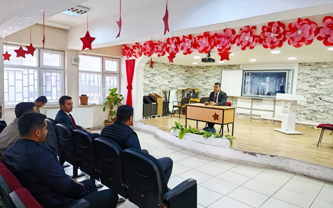 Kurtalan&rsquo;da K&ouml;y Okulu M&uuml;d&uuml;rleri Toplantıda Buluştu