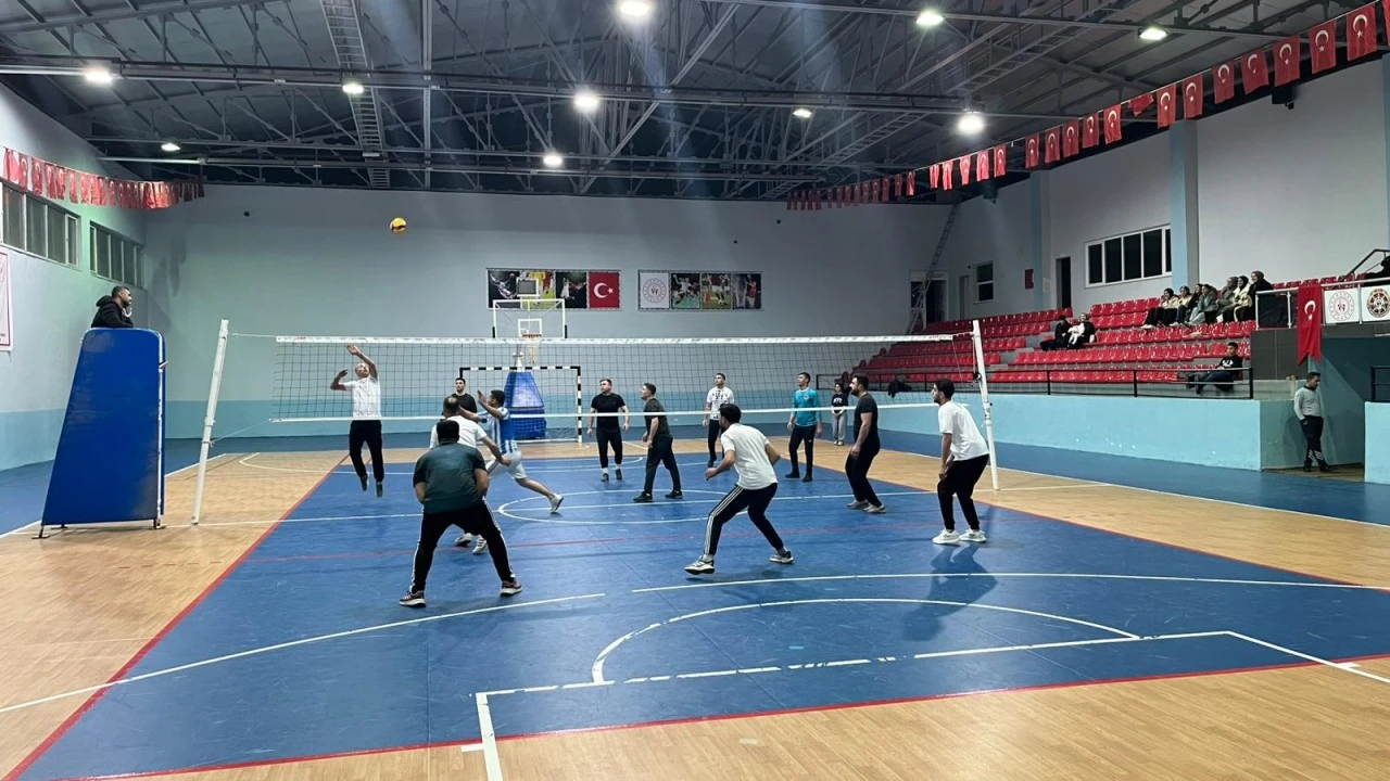 Kurtalan’da Kurumlar Arası Voleybol Turnuvası Başladı