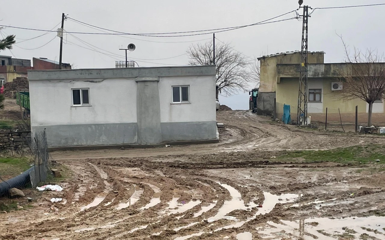 Kurtalan&rsquo;da Yağış Sonrası K&ouml;yde Ulaşım Aksadı