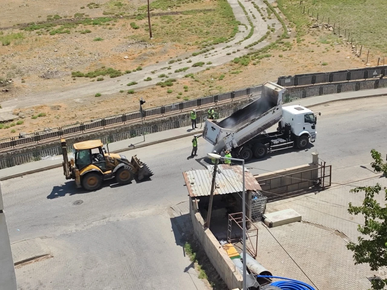 Kurtalan&rsquo;da Yollarda Bakım ve Asfalt &Ccedil;alışması