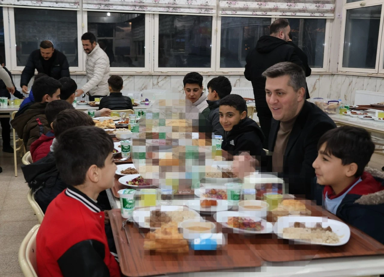 Kurtalan Kaymakamı Serin, &Ouml;ğrencilerle İftar A&ccedil;tı