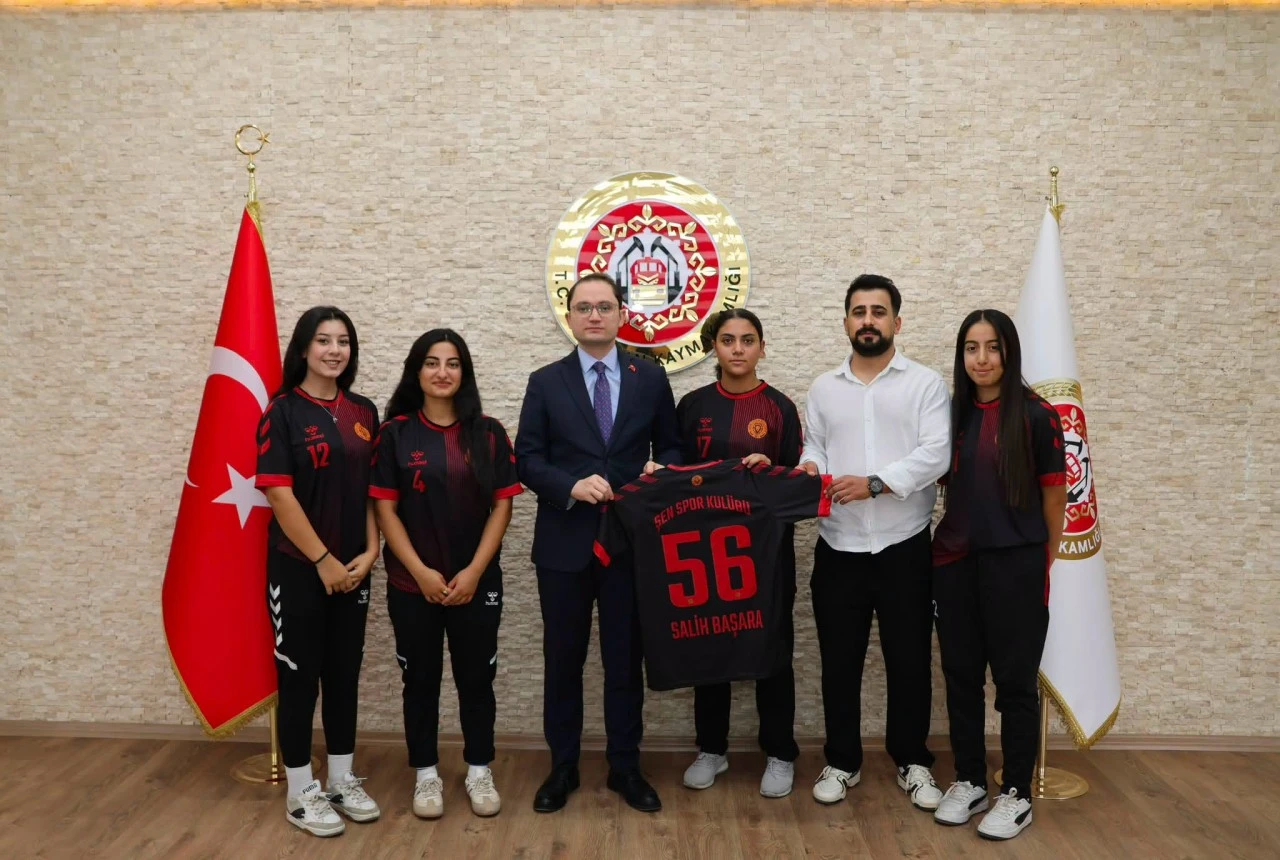 Kurtalan Şen Spor Kul&uuml;b&uuml;&rsquo;nden Kaymakam Başara&rsquo;ya ziyaret