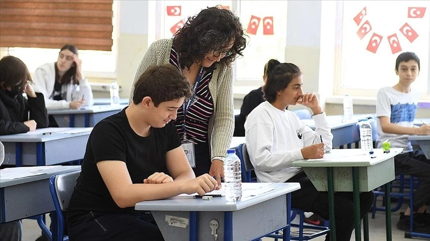 LGS'de Bu Yıl Bir İlk! İzin Vermeyen Velilerin &Ccedil;ocukları Farklı Salonda Sınava Girecek