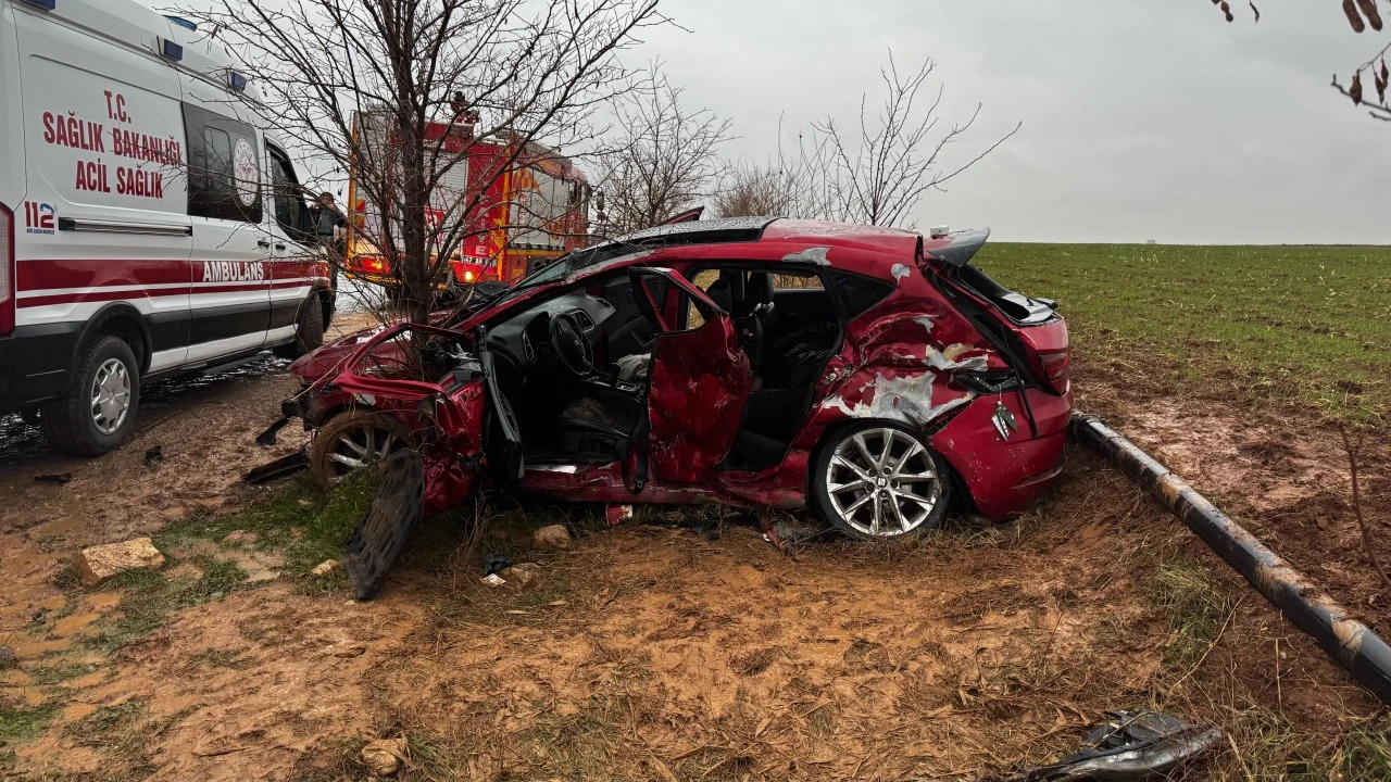 Mardin'de tır ile otomobilin &ccedil;arpıştığı kazada 1 kişi &ouml;ld&uuml;, 4 kişi yaralandı