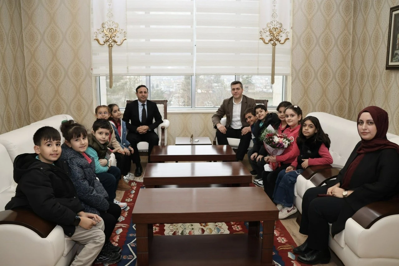 Minik &Ouml;ğrencilerden Kurtalan Kaymakamına Ziyaret