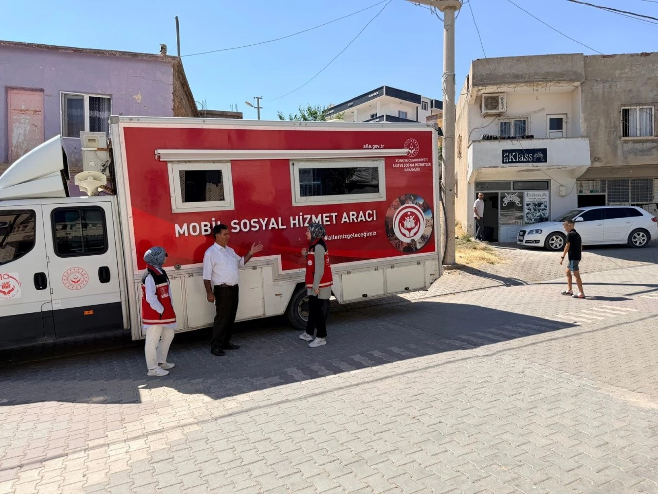 Mobil Sosyal Hizmet Aracı Kurtalan K&ouml;ylerinde Vatandaşlarla Buluştu