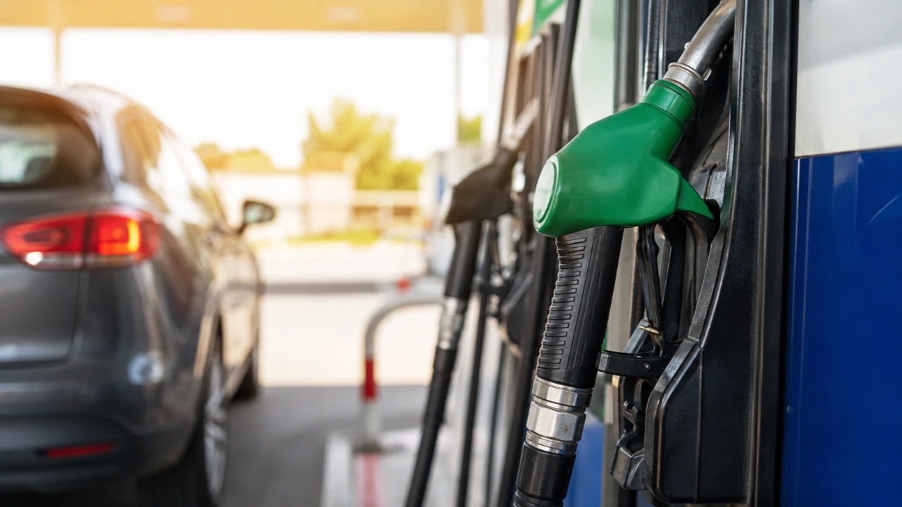 Motorin fiyatlarında y&uuml;zde 13 d&uuml;ş&uuml;ş! Siirt'te Motorin litre fiyatı ne kadar oldu?