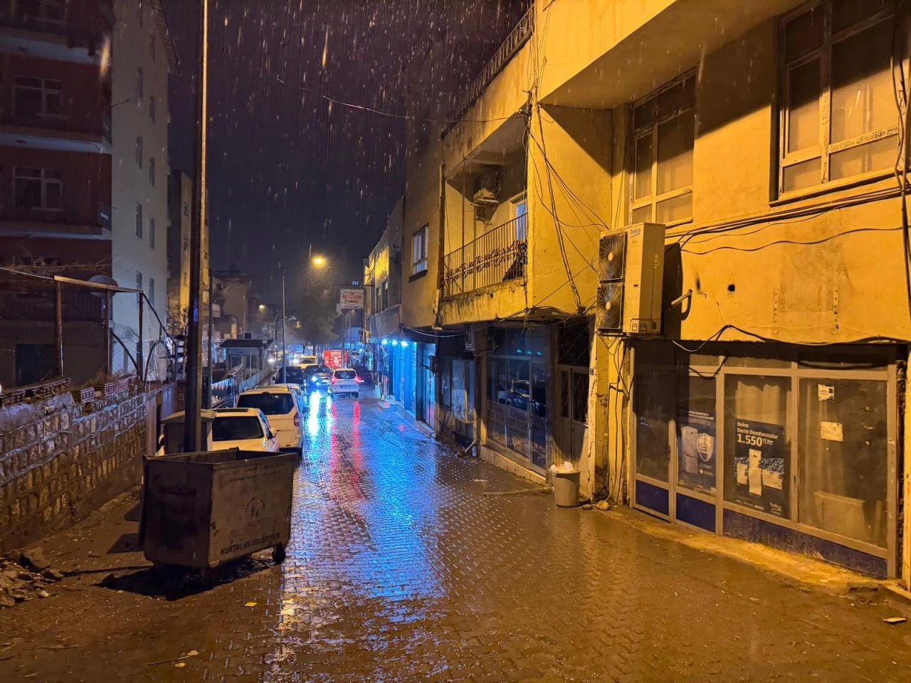 Sağanak Yağış Akşam Saatlerinde Kara D&ouml;n&uuml;şt&uuml;