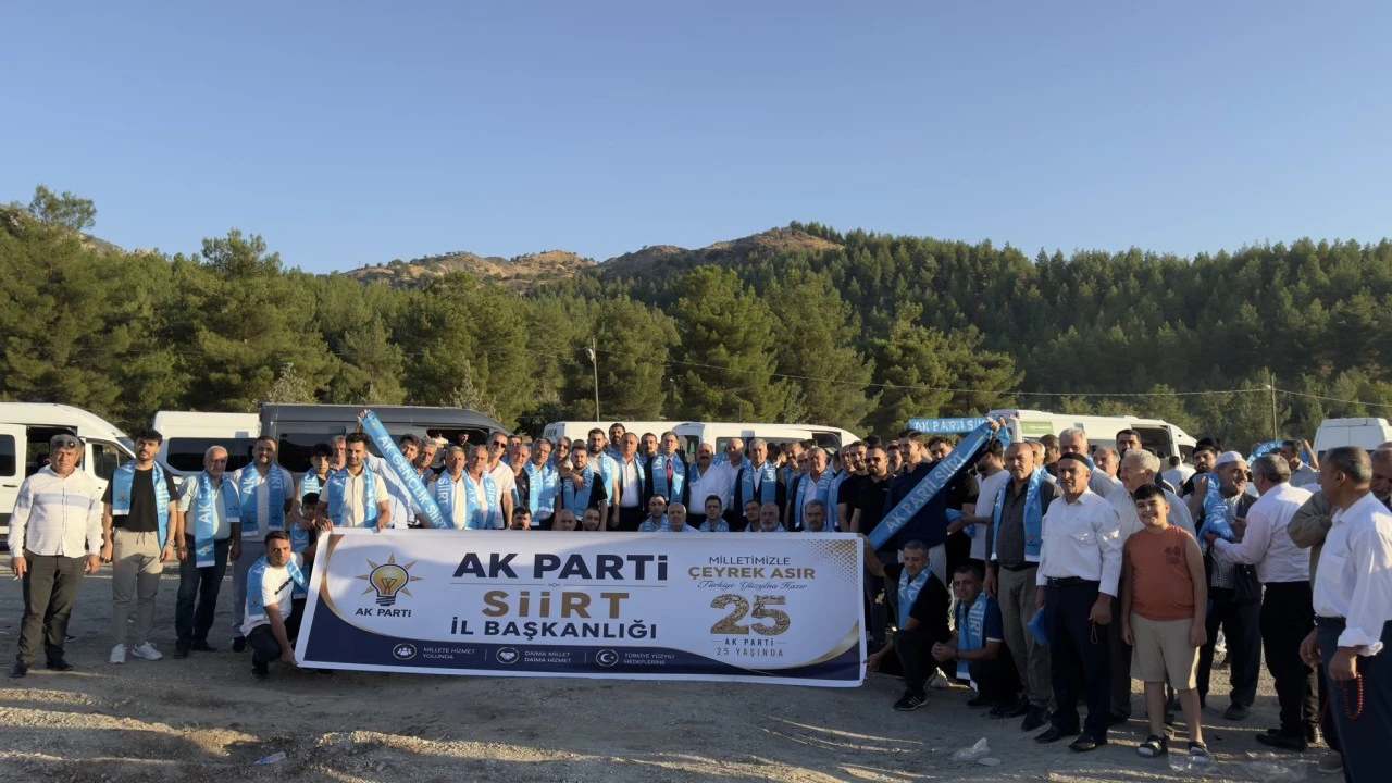 Siirt AK Parti teşkilatı, Malazgirt Zaferi&rsquo;nin yıl d&ouml;n&uuml;m&uuml; i&ccedil;in yola &ccedil;ıktı