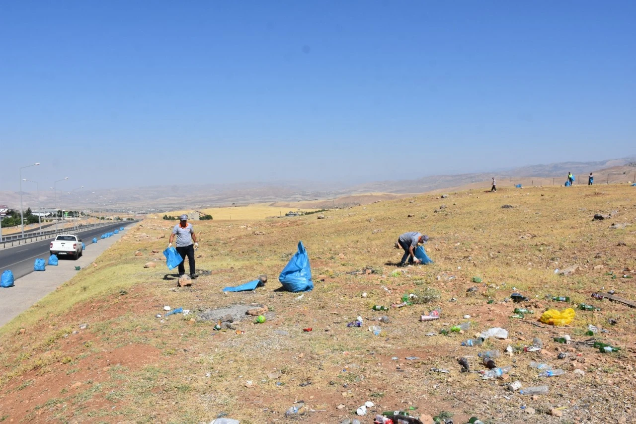 Siirt Belediyesi &Ccedil;evre Yolunda Kapsamlı Temizlik &Ccedil;alışması Yaptı