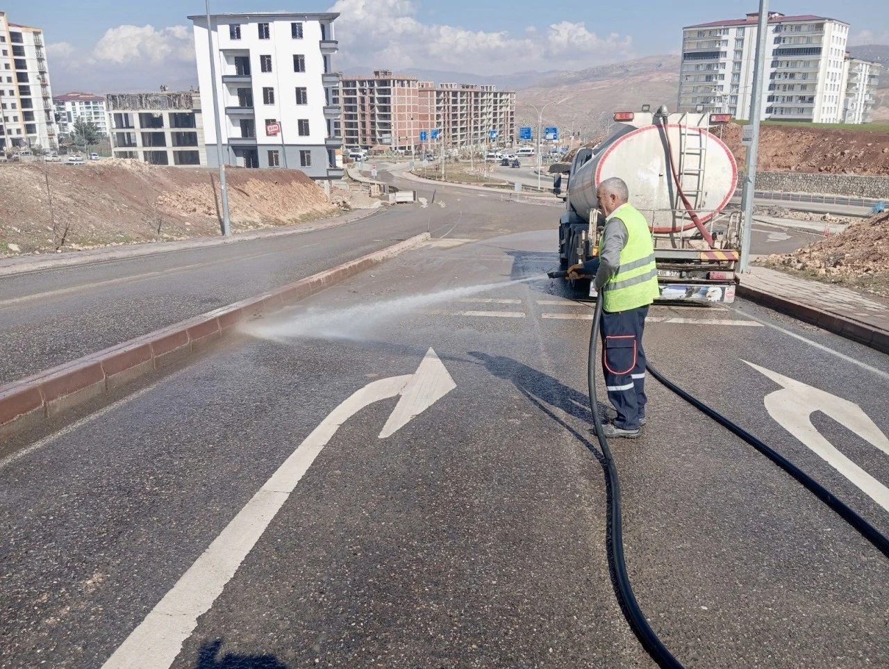 Siirt Belediyesi&rsquo;nden Gece G&uuml;nd&uuml;z Temizlik &Ccedil;alışması