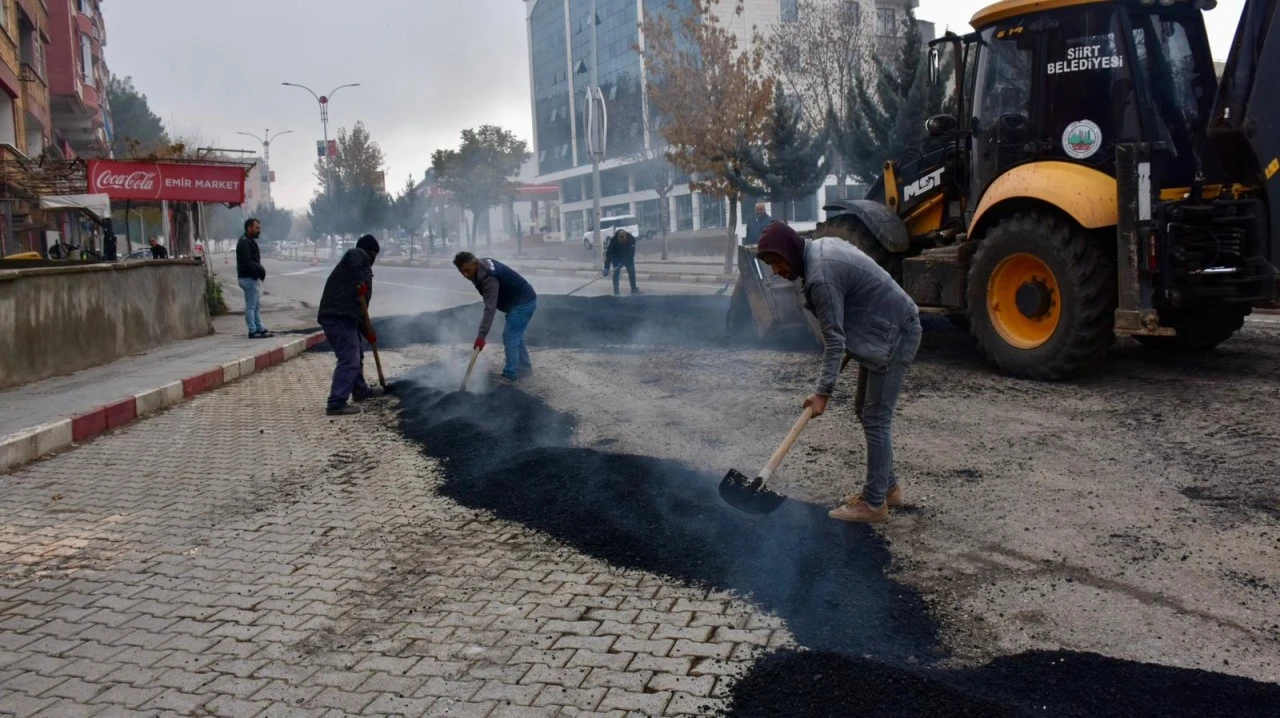 Siirt Belediyesi’nden Kent Genelinde Yol Mesaisi