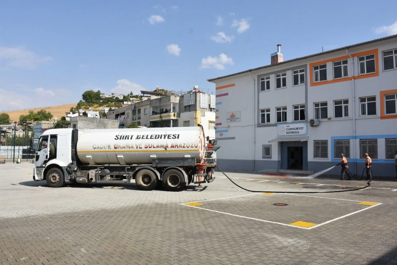 Siirt Belediyesi&rsquo;nden okullarda temizlik seferberliği