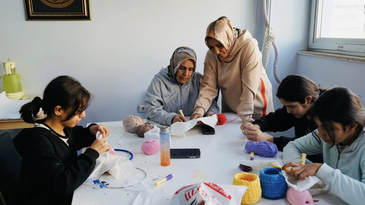Siirt Gençlik Merkezi’nde El Sanatları Kursuna Yoğun İlgi