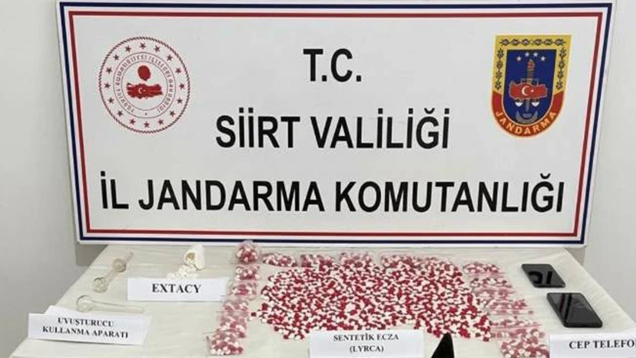 Siirt-Kurtalan karayolunda durdurulan ara&ccedil;ta 2 bin 650 uyuşturucu hap ele ge&ccedil;irildi