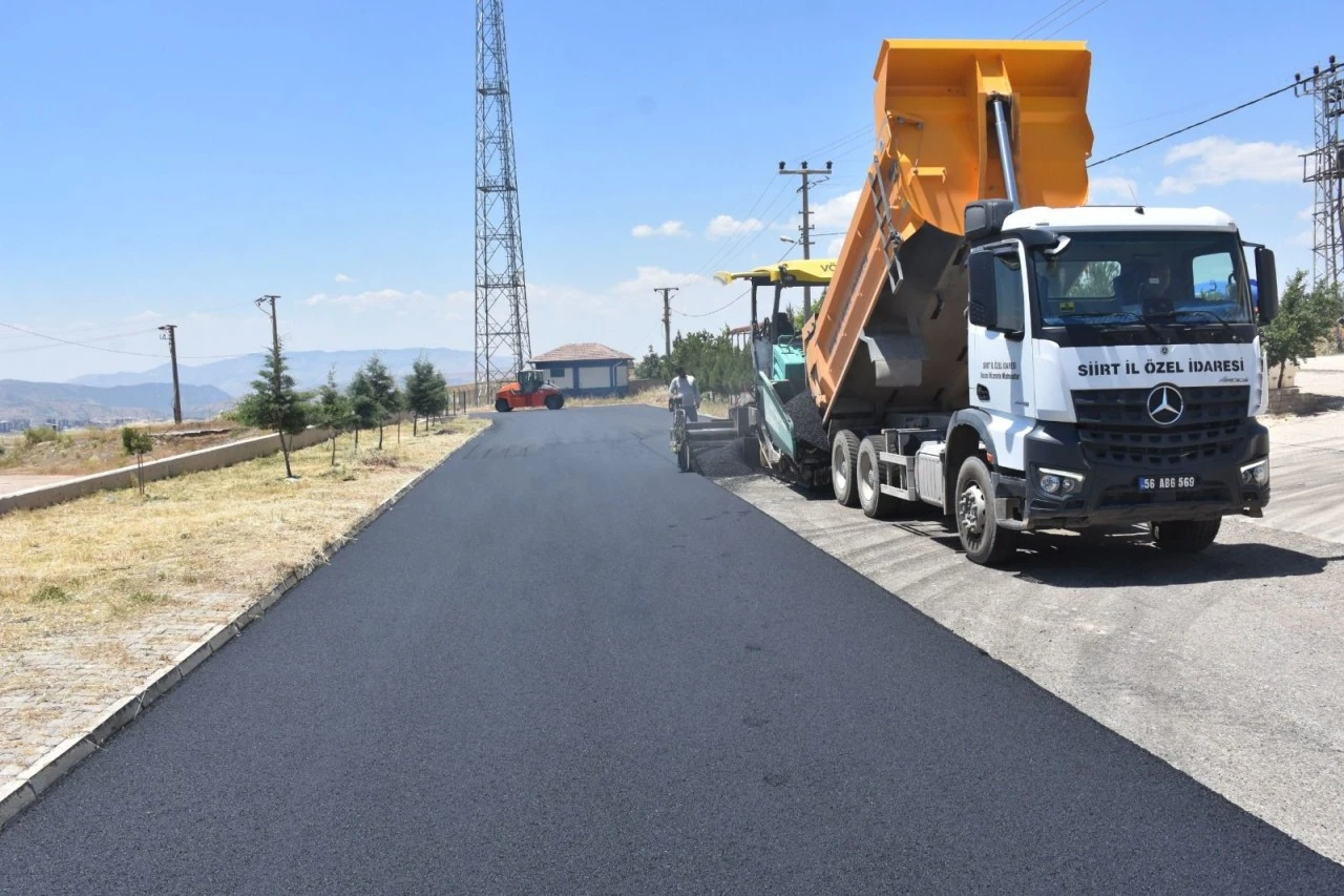 Siirt OSB'de 5 Bin Tonluk Asfalt &Ccedil;alışması Başladı