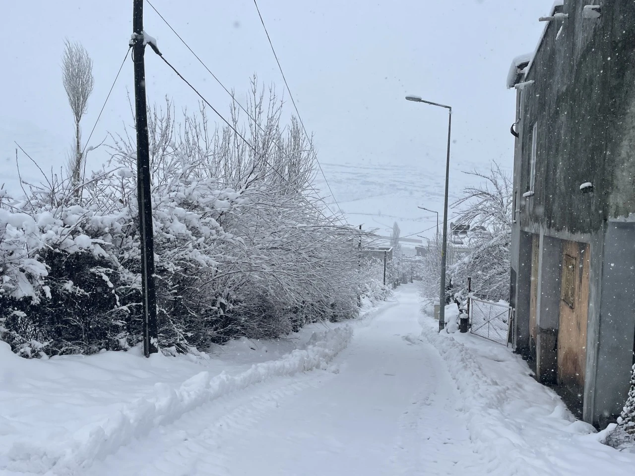 Siirt&rsquo;te 117 yerleşim yerine ulaşım sağlanamıyor