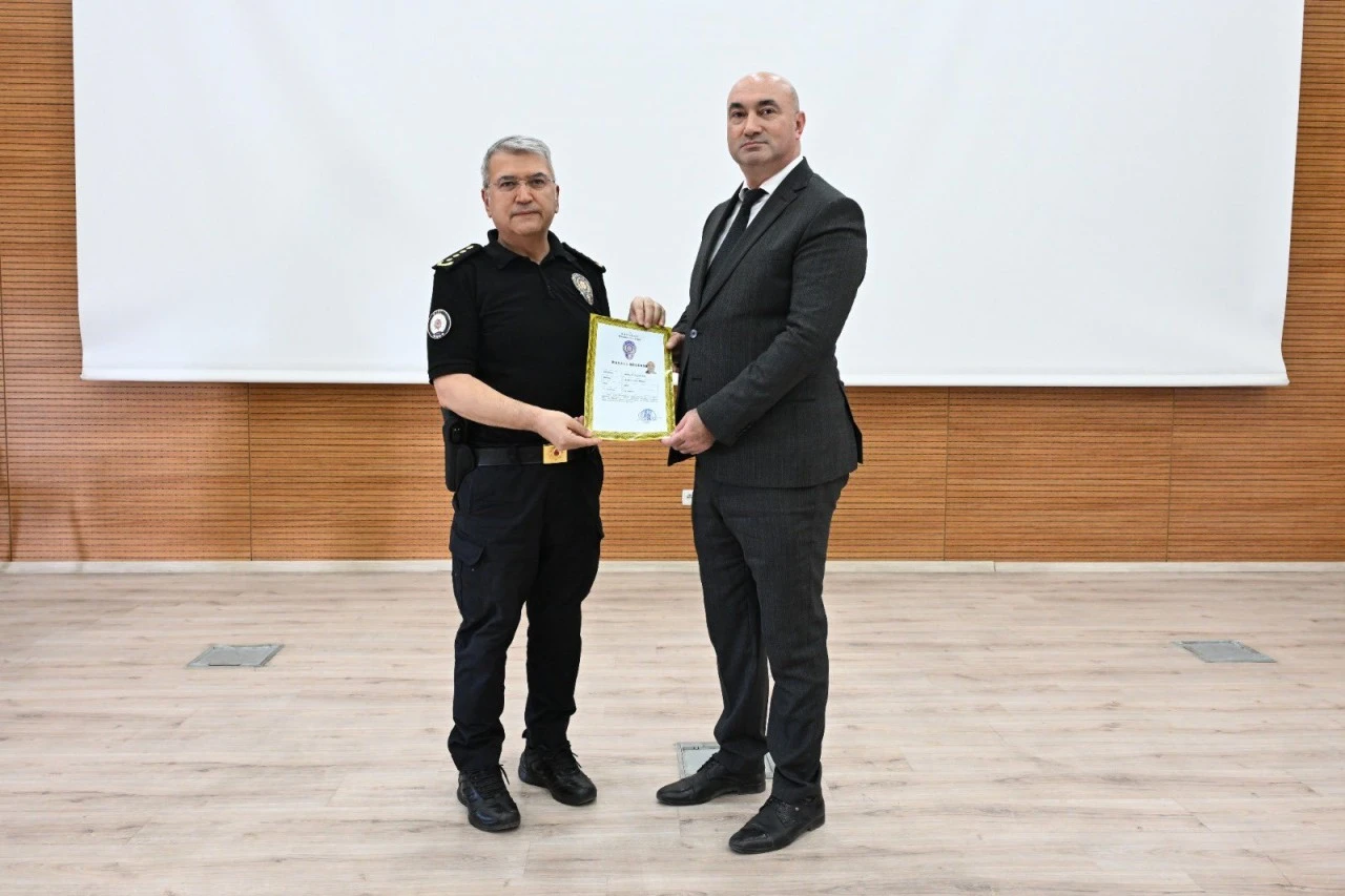 Siirt'te 119 emniyet personeline başarı belgesi verildi