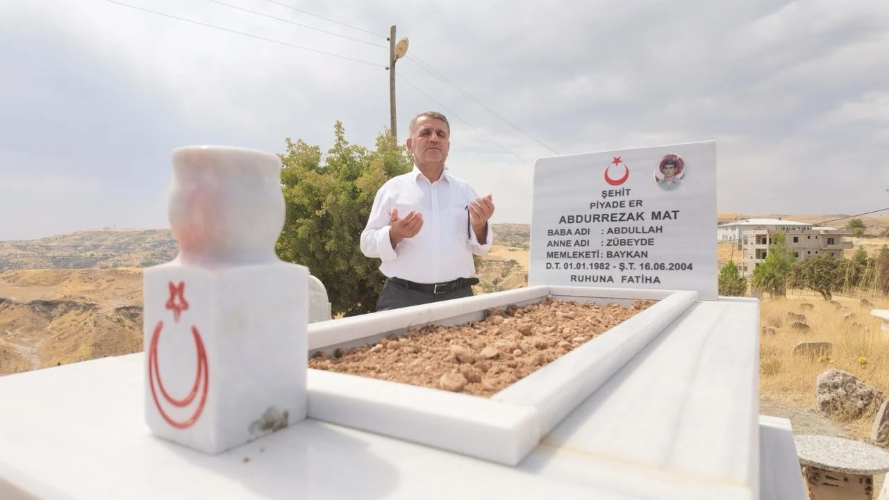 Siirt&rsquo;te 19 Eyl&uuml;l Gaziler G&uuml;n&uuml; &ouml;ncesi 16 şehit mezarı bakımdan ge&ccedil;irildi