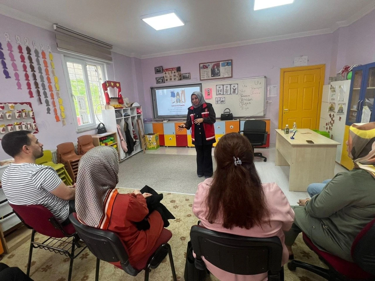 Siirt'te Anaokulu Personeline &Ccedil;ocuklarda Mahremiyet Bilinci Eğitimi