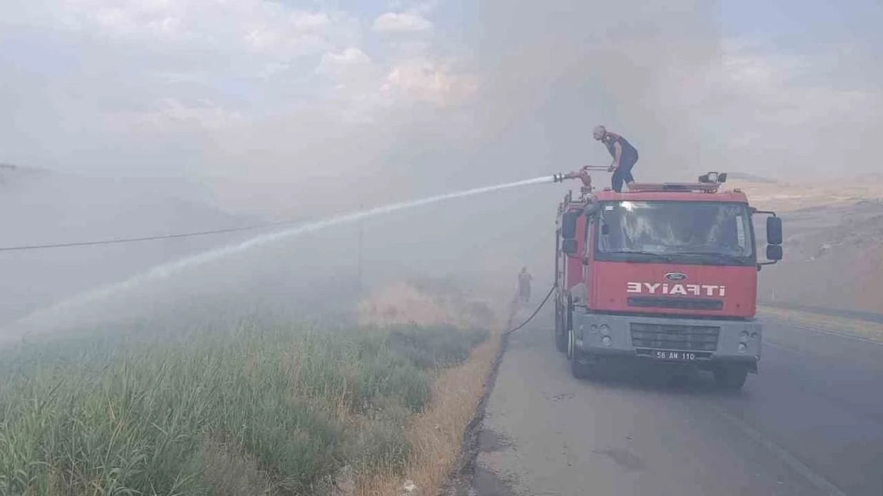 Siirt'te &ccedil;ıkan anız yangını s&ouml;nd&uuml;r&uuml;ld&uuml;