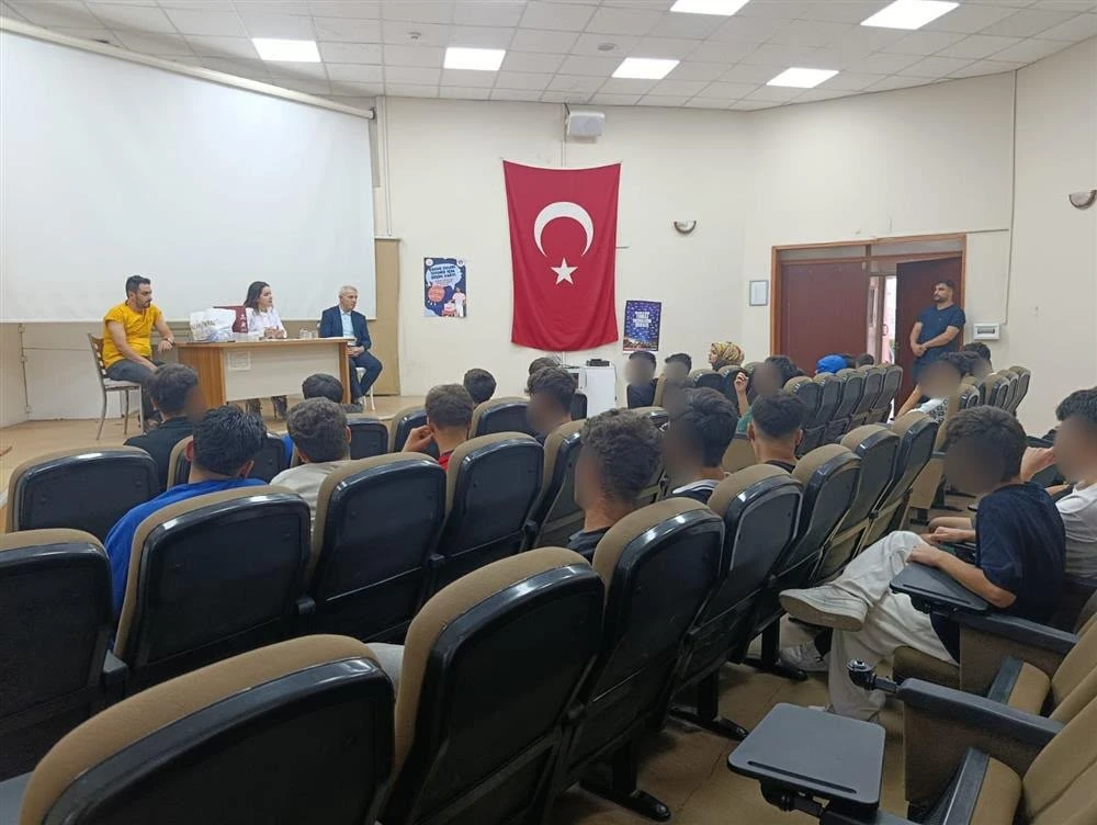 Siirt&rsquo;te &Ccedil;ocuk Evleri Sitesindeki &Ouml;ğrencilere Ağız ve Diş Sağlığı Eğitimi Verildi