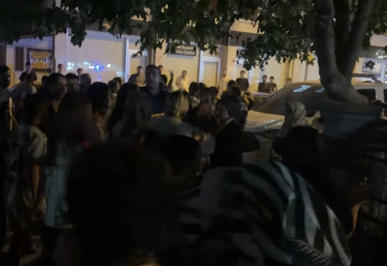 Siirt'te &ccedil;ocuk kavgası ebeveynlerin de dahil olmasıyla b&uuml;y&uuml;d&uuml;: Yaralılar var
