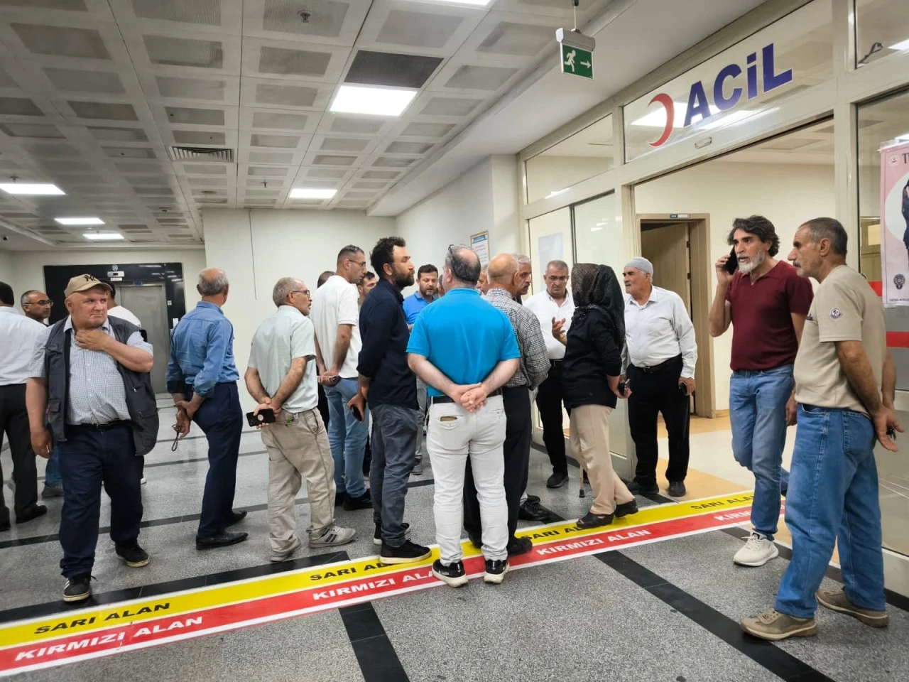 Siirt'te devrilen trakt&ouml;r&uuml;n s&uuml;r&uuml;c&uuml; yaralandı