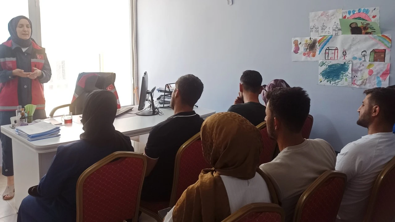 Siirt'te evlilik kredisi desteği alacak &ccedil;iftlere kadına y&ouml;nelik şiddet eğitimi